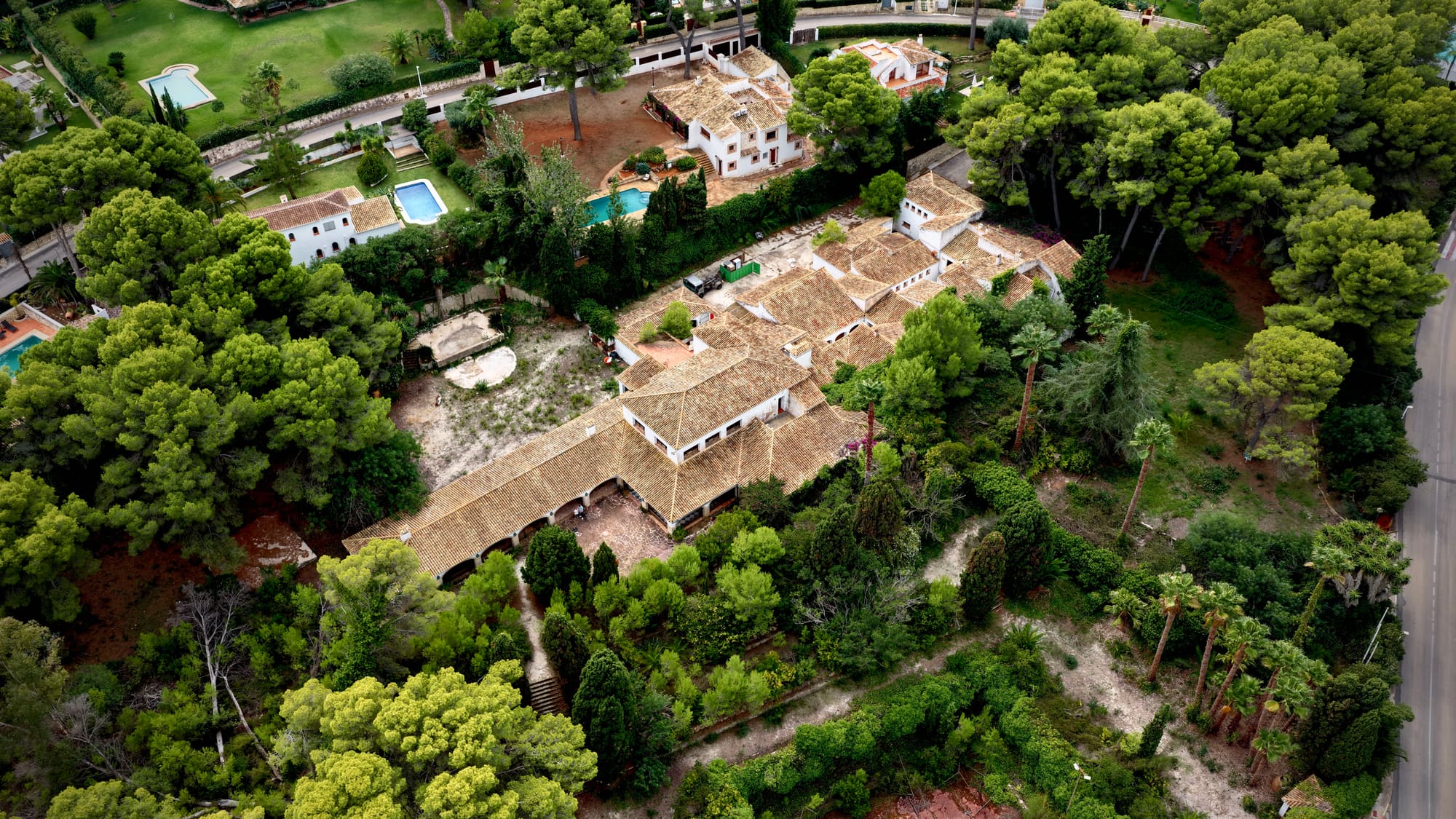 Casa Tosalet — the house, courtyards and gardens seen from above